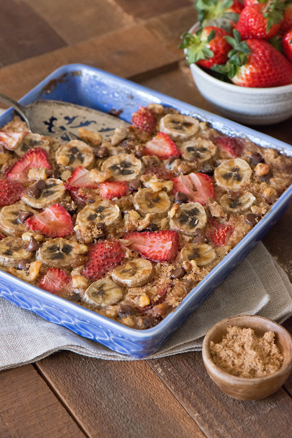 Oatmeal Bake with Strawberries and Bananas