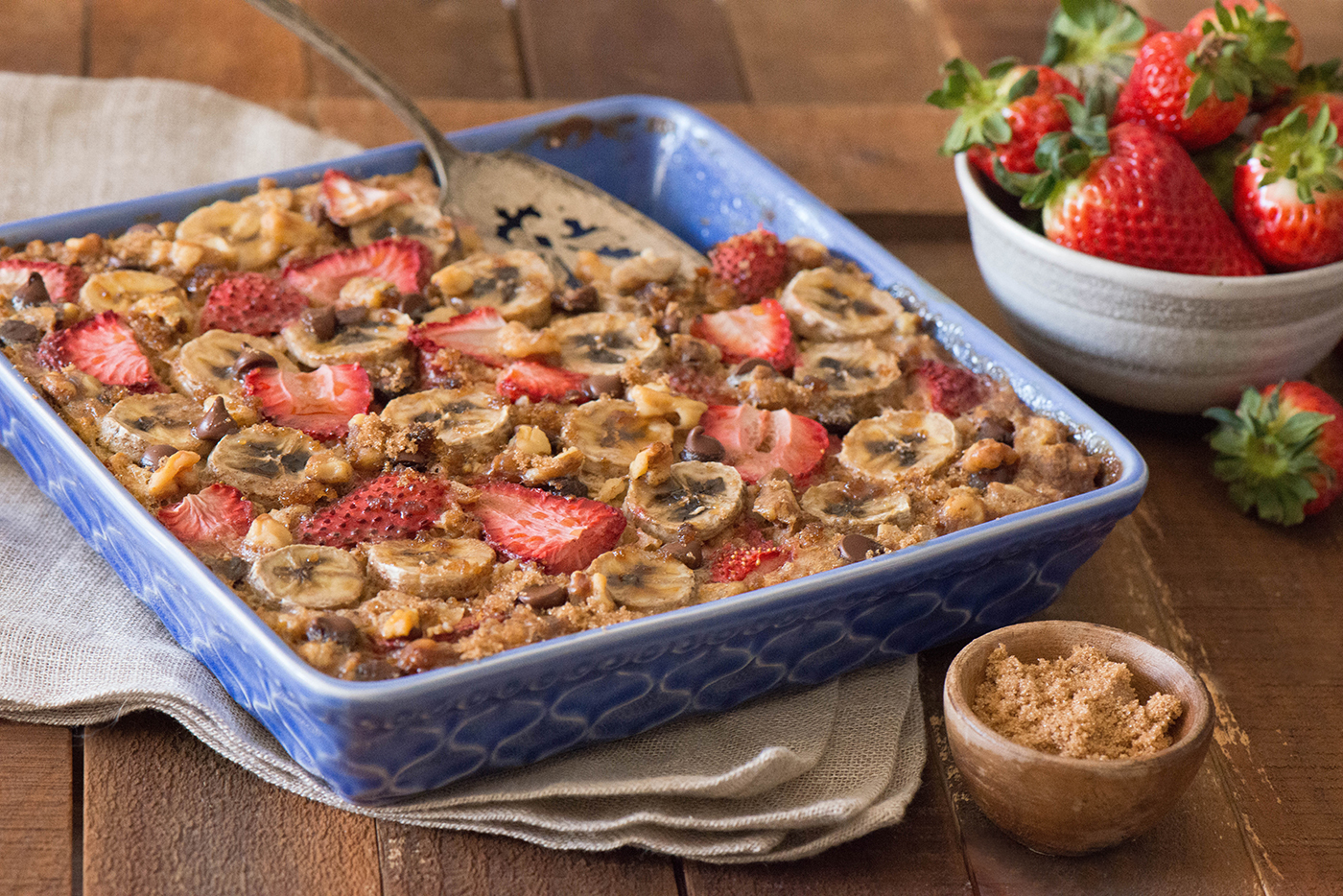 Oatmeal Bake with Strawberries and Bananas